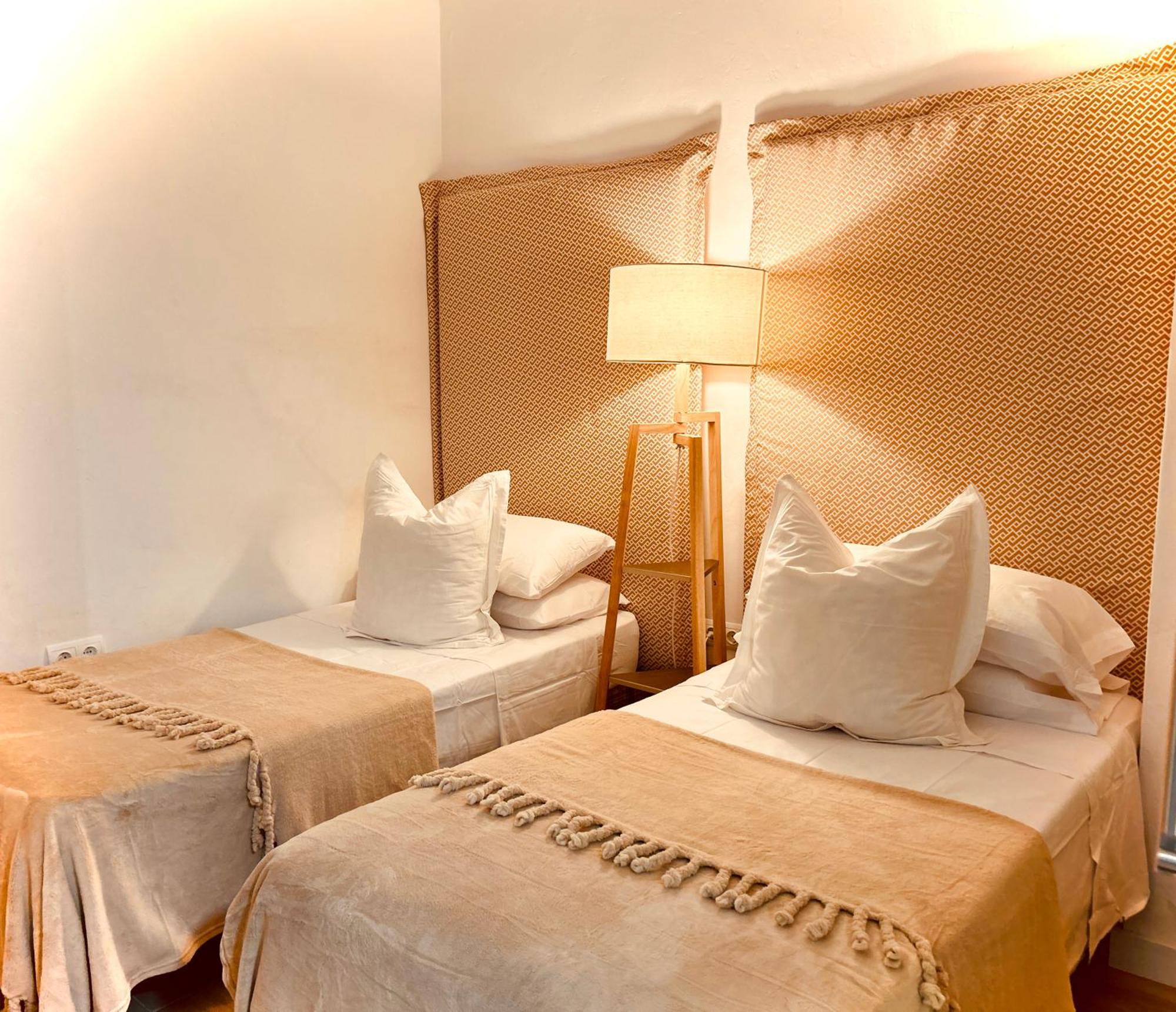 Haza Royal Apartment Granada Bagian luar foto