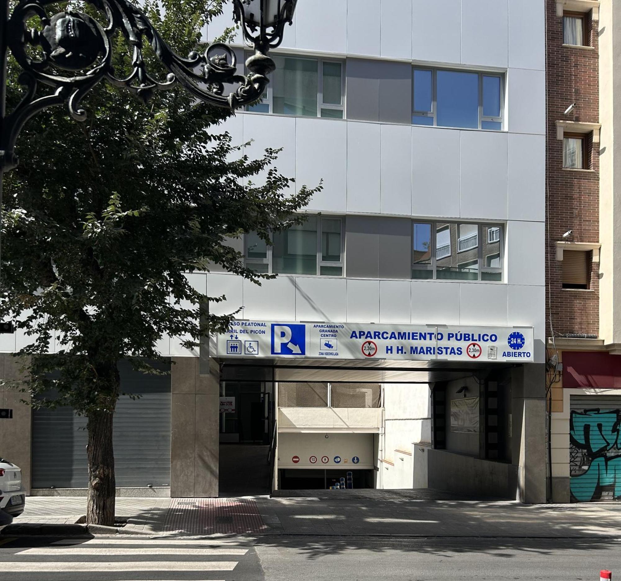 Haza Royal Apartment Granada Bagian luar foto